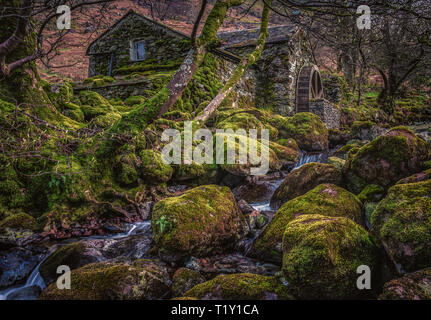 Antico mulino Cottage a Combe Gill sotto Rosthwaite cadde in Borrowdale nel Lake District Cumbria Foto Stock