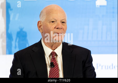 Stati Uniti Il senatore Ben Cardin (D-MD) visto parlare durante il politico del futuro di prosperità evento in Washington, DC. Foto Stock