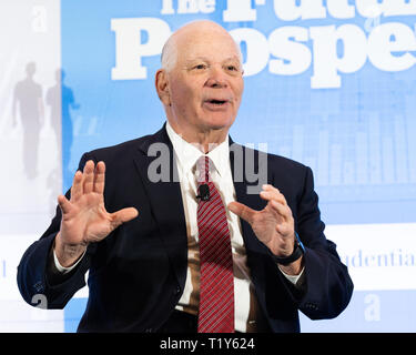 Stati Uniti Il senatore Ben Cardin (D-MD) visto parlare durante il politico del futuro di prosperità evento in Washington, DC. Foto Stock