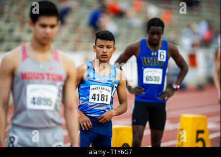 Marzo 28, 2019: Leopoldo Valtierra #4181 con Asoc. deAtletismo in azione gli uomini 800 metro eseguire Invitational a Clyde Littlefield Texas relè, Mike Myers A. Stadium. Austin, Texas. Mario Cantu/CSM Foto Stock