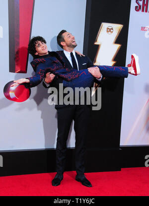 LOS ANGELES, CA - MARZO 28: attore Jack Dylan Grazer e attore Zachary Levi frequentare la Premiere Mondiale della Warner Bros Foto e New Line Cinema "hazam!" il 28 marzo 2019 a TCL Chinese Theatre di Los Angeles, California. Foto di Barry re/Alamy Live News Foto Stock