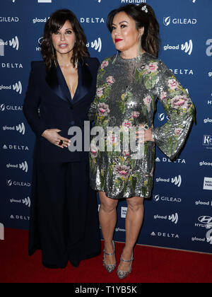 BEVERLY HILLS, Los Angeles, California, Stati Uniti d'America - 28 Marzo: Gina Gershon e Jennifer Tilly arrivano al trentesimo annuale di GLAAD Media Awards che si è tenuto presso il Beverly Hilton Hotel il 28 marzo 2019 a Beverly Hills Los Angeles, California, Stati Uniti. (Foto di Xavier COLLIN/Image Press Agency) Foto Stock