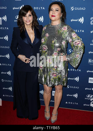 BEVERLY HILLS, Los Angeles, California, Stati Uniti d'America - 28 Marzo: Gina Gershon e Jennifer Tilly arrivano al trentesimo annuale di GLAAD Media Awards che si è tenuto presso il Beverly Hilton Hotel il 28 marzo 2019 a Beverly Hills Los Angeles, California, Stati Uniti. (Foto di Xavier COLLIN/Image Press Agency) Foto Stock