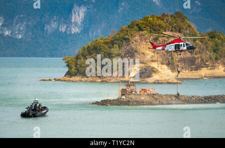 Il Langkawi, Malesia : 28 marzo 2019 : navale unità di commando e guardia costiera malese tappa una operazione di salvataggio presso la fiera di Lima Credito: Chung Jin Mac/Alamy Live News Foto Stock