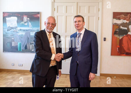 Riga, Lettonia. 29 mar 2019. Edgars Rinkevics, ministro degli Affari esteri della Lettonia incontro con Hans Dahlgren, Ministro per gli affari UE della Svezia. Credito: Gints Ivuskans/Alamy Live News Foto Stock