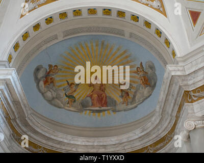 Bevagna Umbria Italia Italia. Interno della chiesa medievale di San Michele Arcangelo. Foto Stock