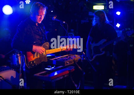 Band: altri esseri umani in Concerto in Re Tutts wah wah Hut in Glasgow. Foto Stock