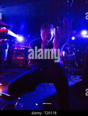 Band: altri esseri umani in Concerto in Re Tutts wah wah Hut in Glasgow. Foto Stock