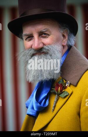 Un gentiluomo Vittoriano al festival Dickens, Rochester, Medway, Kent, England, Regno Unito Foto Stock