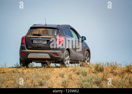 ROSTOV-on-Don, Russia - 29 luglio 2018: Vista di sporco Opel Mokka Foto Stock