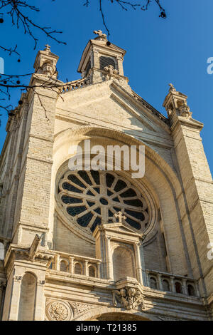 Facciata principale dell'Eglise Sainte-Catherine (la chiesa di Santa Caterina) a Bruxelles, in Belgio. Lo stile è ispirato il cinquecentesco chiese francesi, e Foto Stock