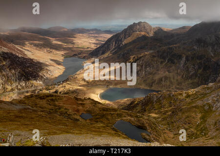 Valle Ogwen e Tryfan, il Galles del Nord, da Y Garn Foto Stock