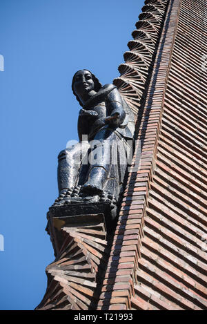 Berlino. Germania. Kreuzkirche Schmargendorf, su Hohenzollerndamm 130. Costruito 1927-29 per un design da Ernst e Günther Paulus. Blue ceramica invetriata sta Foto Stock