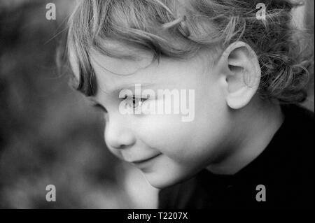 Il toddler, 2 anno di età bambino ritratto Foto Stock