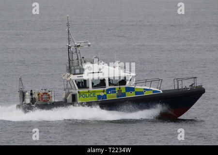 MDP Harris, un'isola-class lancio gestito dal Ministero della Difesa di polizia, sulla scorta e compiti di vigilanza durante l'esercizio comune della Warrior 19-1. Foto Stock