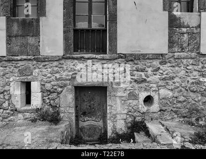 Tipica architettura nella vecchia città di Llanes. Asturias. Spagna. Foto Stock