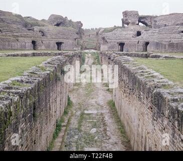 RUINAS DEL ANFITEATRO DE ITALICA - SIGLO II. Posizione: Anfiteatro. Foto Stock