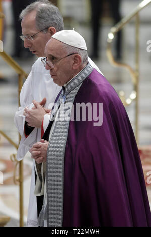 Città del Vaticano il Vaticano. 29 Mar, 2019. Papa Francesco conduce la liturgia della Penitenza nella Basilica di San Pietro in Vaticano Città del Vaticano. Credito: Giuseppe Ciccia/Pacific Press/Alamy Live News Foto Stock