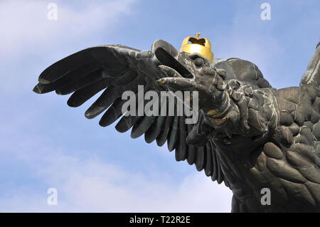 Turul uccello statua sulla montagna, Tatabanya, Ungheria. Turul szobor, Tatabanya, Magyarorszag. Foto Stock