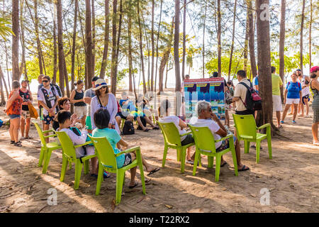 Una tipica vista isola in Tailandia Foto Stock