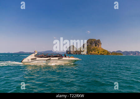 Una tipica vista isola in Tailandia Foto Stock