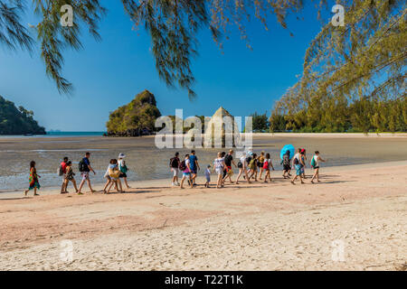 Una tipica vista isola in Tailandia Foto Stock