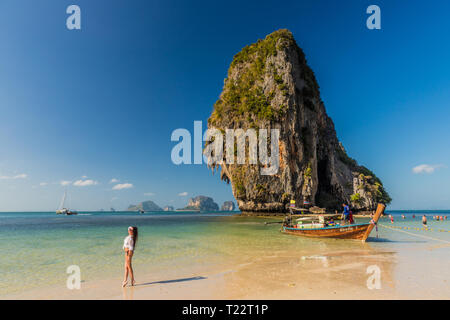 Una tipica vista isola in Tailandia Foto Stock