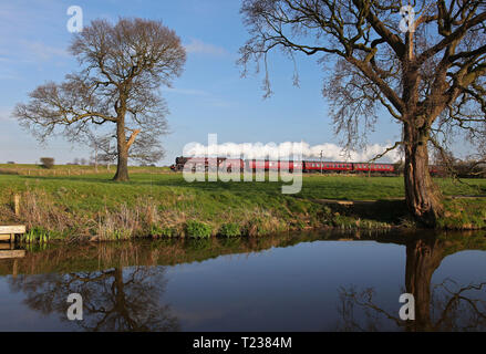 6201 capi passato Brock sul WCML. Foto Stock