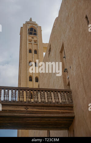 Wadi El-Natron, Egitto: il monastero di Deir Anba Bishoy (St. Bishoi) risale al più presto il nono secolo CE. Foto Stock