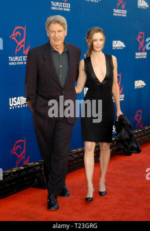 Harrison Ford e Calista Flockhart al terzo mondo annuale Stunt Awards, tenutasi presso la Paramount Pictures Studios di Los Angeles, CA. La manifestazione si è svolta domenica 1 giugno, 2003. Photo credit: Sthanlee B. Mirador/ PictureLux Foto Stock