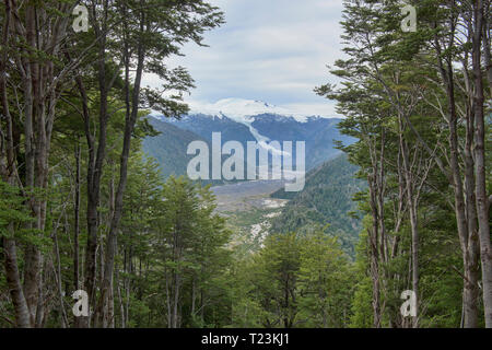 Vista del Vulcano Michinmahuida, Pumalin National Park, Patagonia, regione de los Lagos, Cile Foto Stock