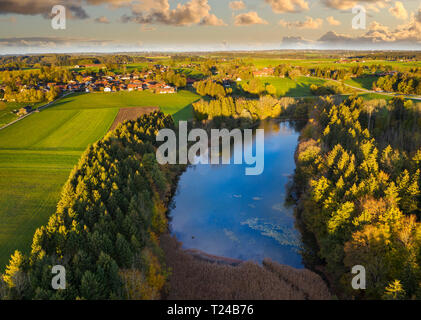 In Germania, in Baviera, Thanning, Thanninger Weiher vicino a Egling, drone visualizza Foto Stock