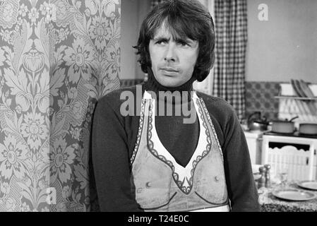 Uomo di casa (1974) Richard O'Sullivan, Data: 1974 Foto Stock