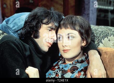 Uomo di casa (1974) Richard O'Sullivan, Paula Wilcox, Data: 1974 Foto Stock