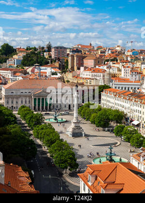 Il Portogallo, Lisboa, cityscape con piazza Rossio, Teatro Nacional D. Maria II e Dom Pedro IV monumento Foto Stock