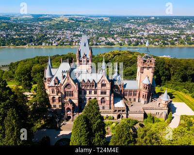 Schloss Drachenburg Castello è un palazzo in Konigswinter sul fiume Reno vicino alla città di Bonn in Germania Foto Stock