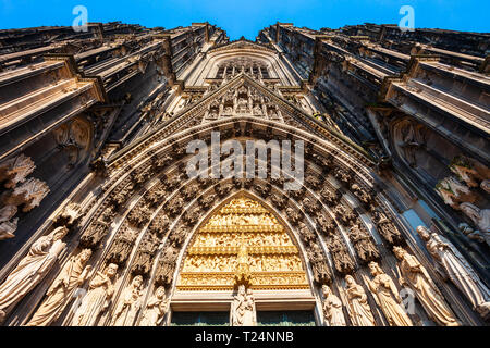 La cattedrale di Colonia facciata dettagli nella città di Colonia, Germania Foto Stock