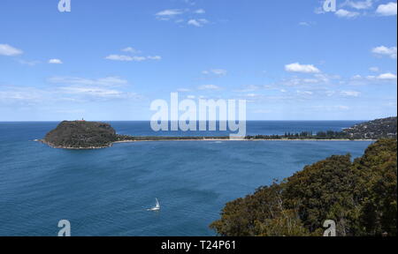 Vista di Barrenjoey Testa e Palm Beach da ovest testa (Ku-ring-gai Chase National Park, NSW, Australia) Foto Stock