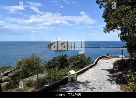 Vista di Barrenjoey Testa e Palm Beach da ovest testa (Ku-ring-gai Chase National Park, NSW, Australia) Foto Stock