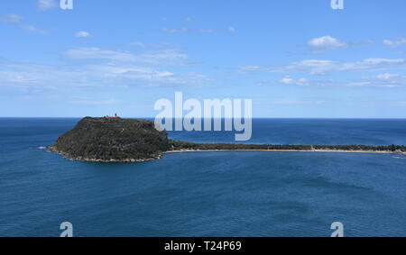 Vista di Barrenjoey Testa e Palm Beach da ovest testa (Ku-ring-gai Chase National Park, NSW, Australia) Foto Stock