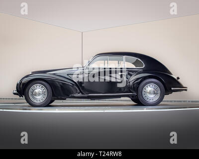 ARESE, ITALIA-febbraio 13, 2019: 1939 Alfa Romeo 6C 2500 Sport in Alfa Romeo Museum (Museo Storico Alfa Romeo) Foto Stock