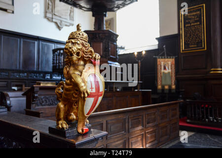 Lion scolpiti da William Emmett in St Mary Abchurch, Abchurch Lane, London EC4, Regno Unito Foto Stock