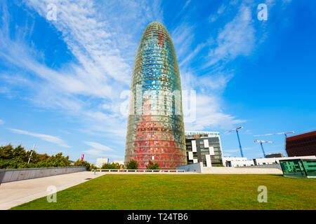 Barcellona, Spagna - Ottobre 03, 2017: Torre Glories o Torre Agbar è un grattacielo situato nel nuovo quartiere tecnologico di Barcellona in Catalogna Foto Stock