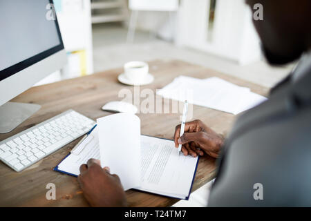 Banchiere carte di firma Foto Stock