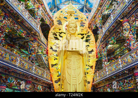 DALAT, VIETNAM - MARZO 12, 2018: Linh Phuoc Pagoda o Ve Chai Pagoda è un drago buddista di Tempio di Dalat city in Vietnam Foto Stock