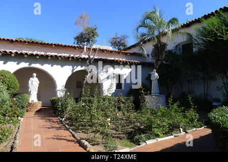 Cortile della Basilica della Missione di San Diego de Alcala Foto Stock