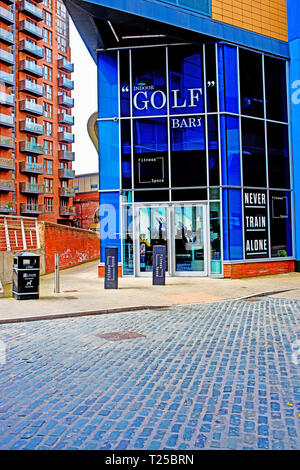 Leeds Golf Bar Fitness Center, granaio Wharfe, Leeds, Inghilterra Foto Stock