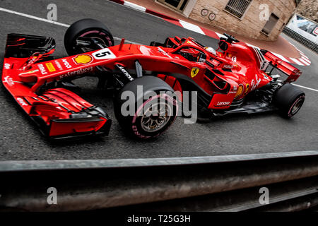 Monte Carlo/Monaco - 05/24/2018 - campione del mondo #5 Sebastian Vettel (GER) nella sua Ferrari SF71H durante l'apertura pratica prima del 2018 Monaco G Foto Stock