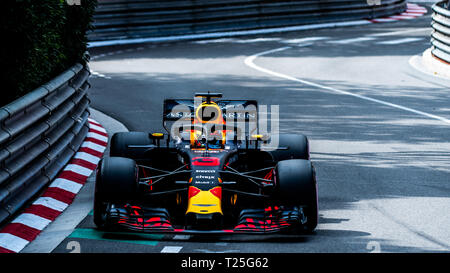 Monte Carlo/Monaco - 05/24/2018 - #3 Daniel Ricciardo (AUS) con la sua Red Bull Racing RB14 durante il giorno di apertura della pratica prima del 2018 Monaco Gr Foto Stock