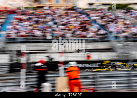 Monte Carlo/Monaco - 05/24/2018 - #55 Carlos Sainz (SPA) nella sua Renault R.S. 18 durante il giorno di apertura della corsa in avanti del 2018 Grand Prix di Monaco Foto Stock